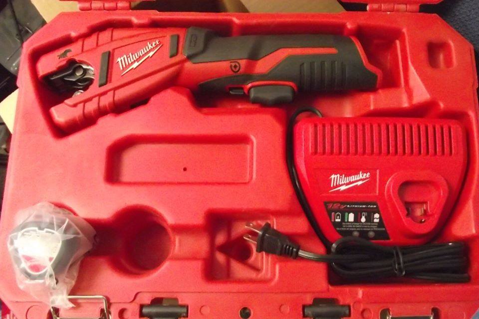 Milwaukee 2471 m12 online cordless copper tubing cutter